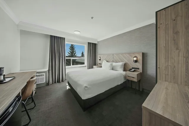 غرفة قياسية بسرير كوين، Sandman Hotel Red Deer 3/5