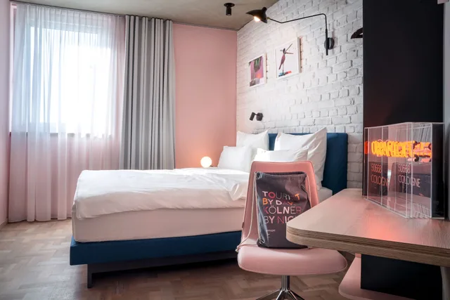 Urban, Courtyard, King Bed، URBAN LOFT Cologne 4/5