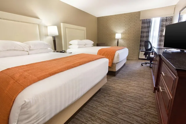غرفة بسريرين كوين لذوي الإعاقة، Drury Inn and Suites Greensboro 2/4