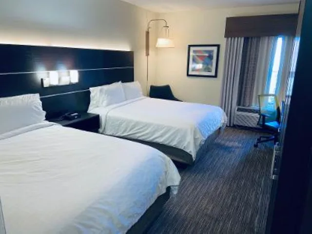 غرفة قياسية بسريرين كوين لذوي الإعاقة، Holiday Inn Express Hotel And Suites Gadsden W Near Attalla 1/3