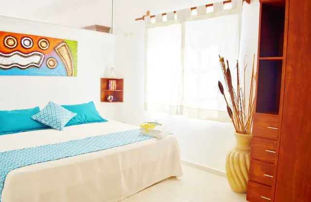 2 Bedrooms, Family Suite, 1 King and 2 Double Beds, Garden Area، Corales Suites 1/2