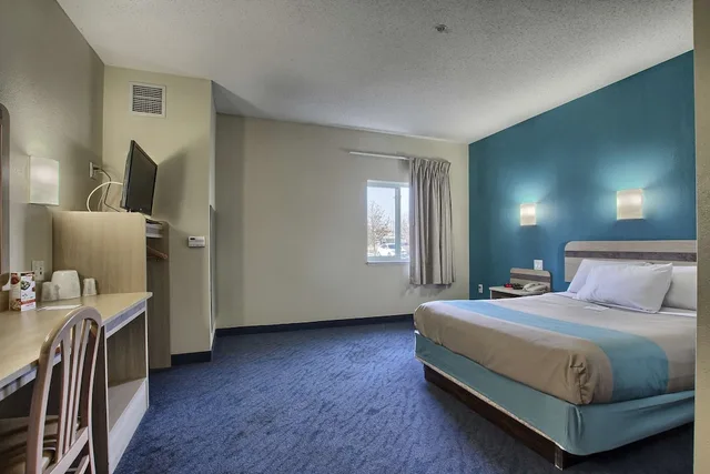 غرفة قياسية بسرير كينج، Motel6 London, ON - Ontario 3/10