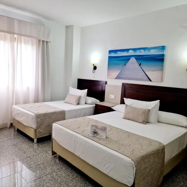 غرفة عائلية، Hotel Plaza del Castillo 3/5