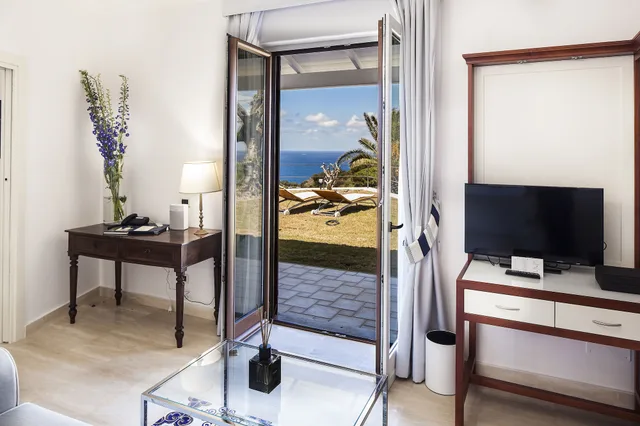 جناح بسرير كوين، Albergo San Montano 5/8
