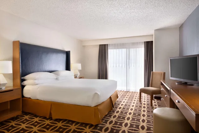 جناح بسرير كينج بغرفتي نوم، The Signature Suites 1/1