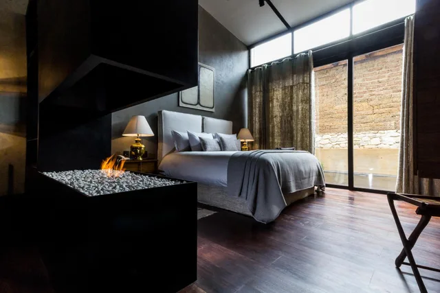 Suite, Uvence Arte + Hotel 9/11