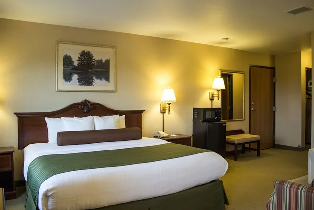 جناح بسرير كينج بحوض جاكوزي بحوض استحمام، Boarders Inn Amp Suites 5/10