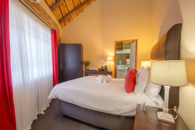 غرفة ديلوكس بسرير مزدوج، Imbube Safari Lodge 6/10