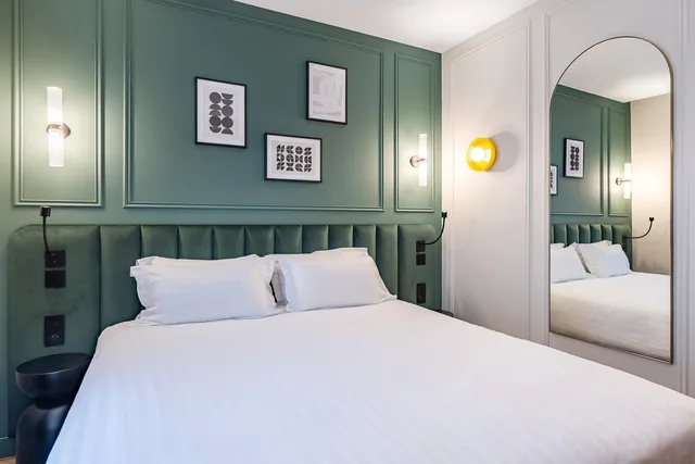 Boudoir, Queen Bed، Hotel Elysee Secret Paris 2/2