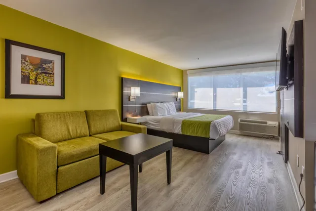 Deluxe, Suite, King Bed, Hotel Weston 5/10