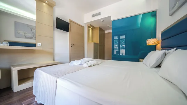 غرفة ثلاثية بسريرين منفصلين بإطلالة على الجبل مع أريكة، Forest Park Hotel 4/10