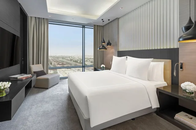 جناح رئاسي بسرير كينج وسريرين منفصلين بغرفتي نوم، فيرمونت الرياض(Fairmont Riyadh) 4/7