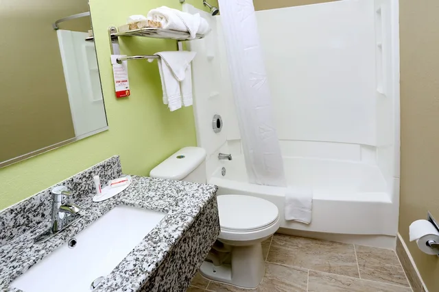 Superior, King Bed, Smoking, Economy 7 Inn Chesapeake - Portsmouth 10/10