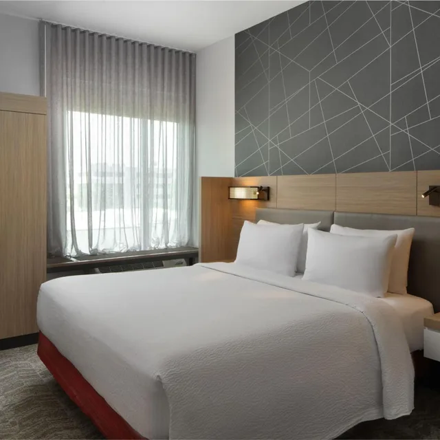 جناح بسرير كينج مع سرير سحّاب إضافي مع أريكة لذوي الإعاقة، SpringHill Suites Jacksonville Baymeadows 1/4