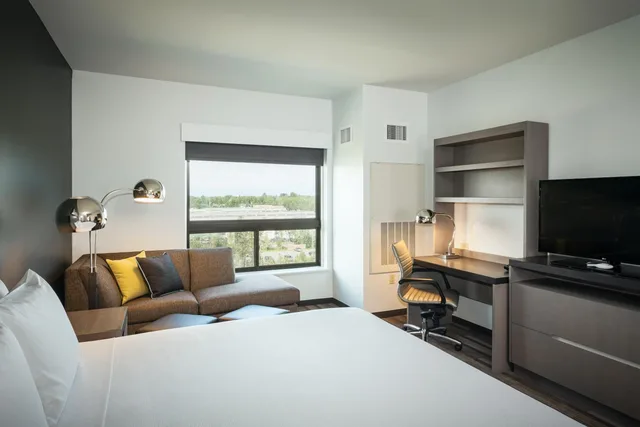 Studio, Suite, King Bed, Sofa, Kitchen, Hyatt House Anchorage 1/7