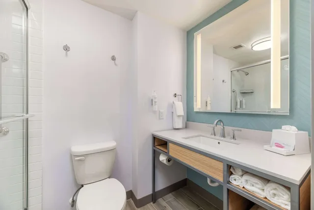 1 Bedroom, Deluxe, Suite, King Bed, Lateral Side Ocean View, Sofa, Balcony، Hilton Garden Inn Outer Banks/Kitty Hawk 3/8