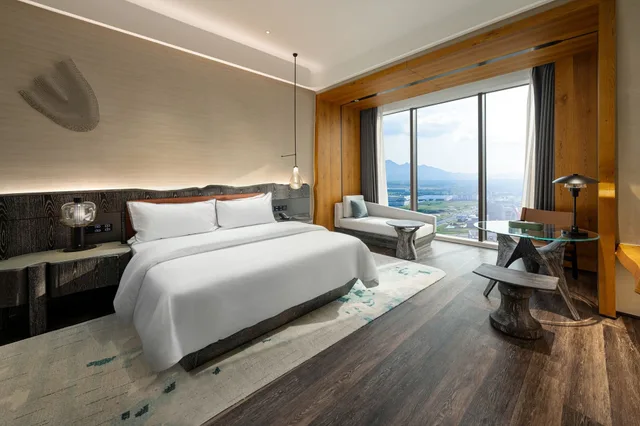 غرفة تنفيذية بسرير كينج بإطلالة على المدينة، The Westin Yantai 1/5