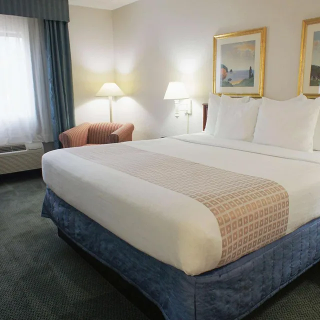 غرفة تنفيذية بسرير كينج، La Quinta Inn by Wyndham Ft. Lauderdale Tamarac East 2/5