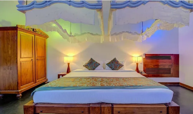 Deluxe, King Bed, Le Duplex 2/10