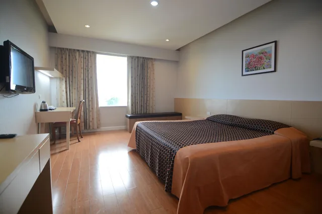 غرفة ديلوكس بسرير كينج، Charoen Hotel 2/2