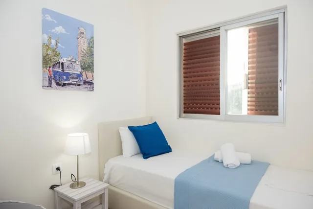 شقة بسرير كوين وسريرين منفصلين بإطلالة على البحر بغرفتي نوم، Spacious Apartment on the Beachfront 2/5