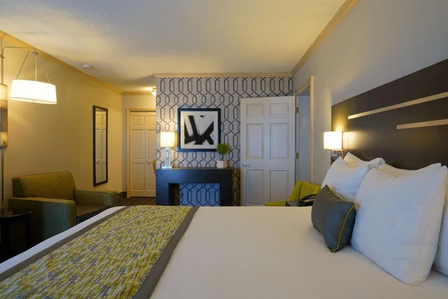 Suite, King Bed, Sofa, Best Western Plus Morristown Conference Center 1/5