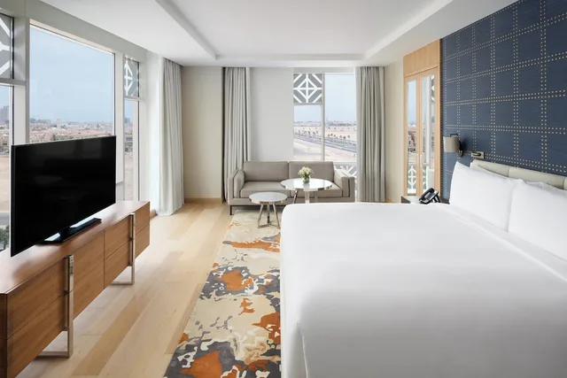 Diplomat, Club, Suite, King Bed, Club Floor، فندق كراون بلازا جدة السلام(Crowne Plaza Jeddah Al Salam) 2/3