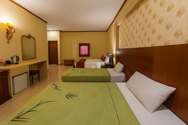 Deluxe, Triple, 1 Queen and 1 Single Bed, Puri Saron Madangan Hotel 8/10