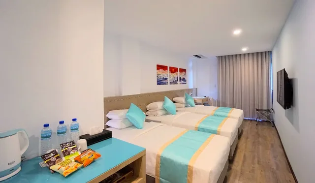 غرفة ثلاثية بثلاثة أسرّة، Palau Hotel 3/5