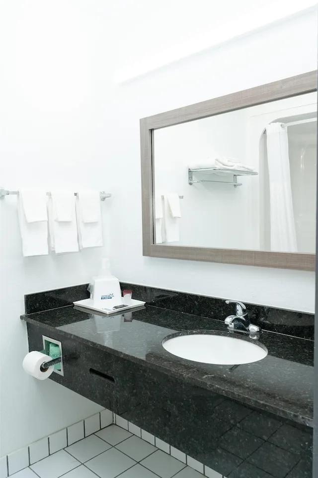 غرفة بسريرين كوين، OYO Townhouse Donaldsonville - Gonzale 4/5
