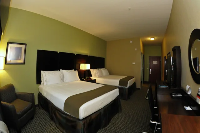 غرفة قياسية بسرير كينج، Holiday Inn Express Hotel And Suites Baton Rouge North 1/5
