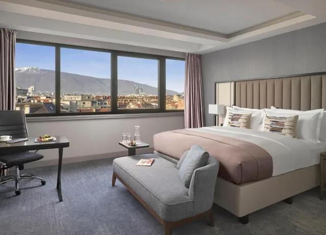 غرفة كلاسيكية بسرير مزدوج بإطلالة على الجبل، Intercontinental Sofia 1/2