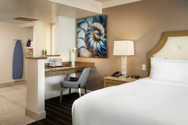 غرفة بسرير كينج بشرفة بإطلالة، DoubleTree by Hilton San Diego Bayside 4/4