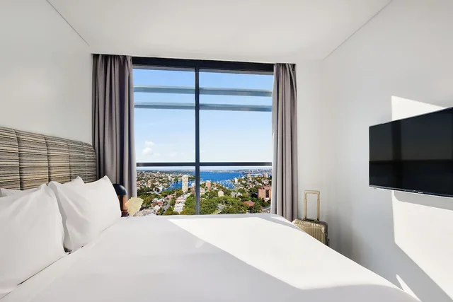جناح بسريرين كينج بشرفة بغرفتي نوم، Meriton North Sydney 1/10