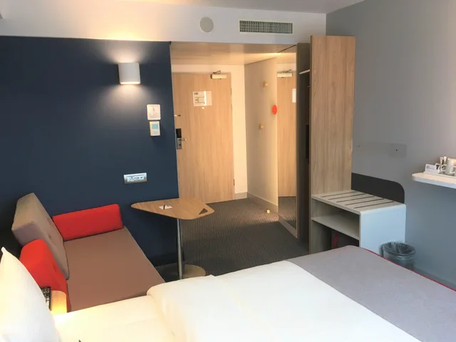 غرفة قياسية بسرير مزدوج، HOLIDAY INN EXPRESS ZURICH AIRPORT 2/7