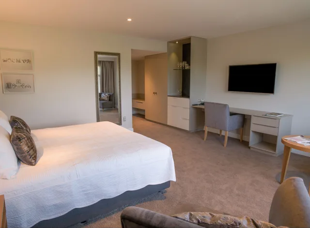 Premier, King Bed, Porters Boutique Hotel 4/6