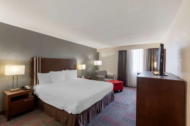 Standard, Queen Bed, Best Western Plus Toronto Airport Hotel 2/10