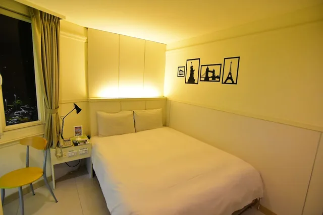 غرفة بسرير مزدوج، Kiwi Express Hotel 1/4