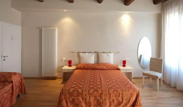 دوبلكس، Honey Rooms 7/10