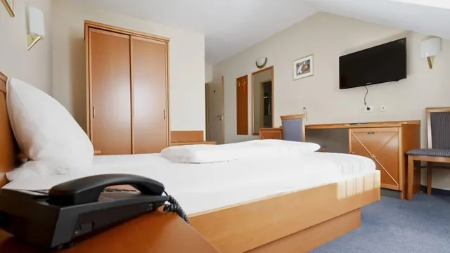 غرفة قياسية بسرير كوين، Hotel Blutenburg 8/10
