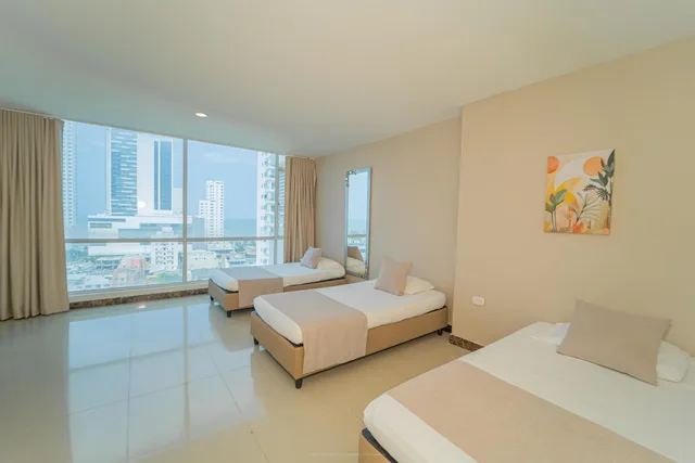 غرفة سوبيريور عائلية بإطلالة جزئية على البحر، La Gran Via Hotel 8/10