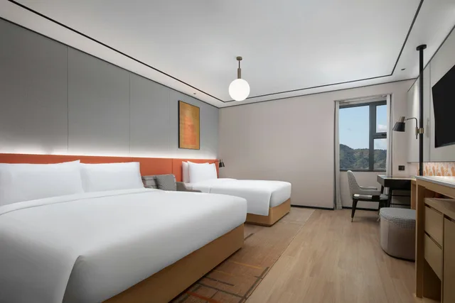 غرفة ديلوكس عائلية بسرير كينج، Hilton Garden Inn Chengde Mountain Resort 1/4