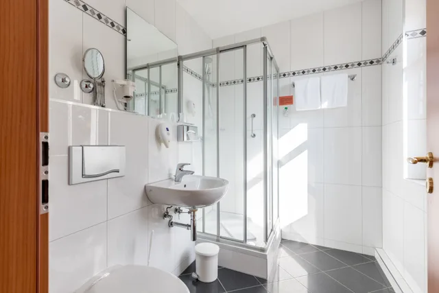 غرفة قياسية بسريرين منفصلين، Azimut Hotel Dresden 5/7