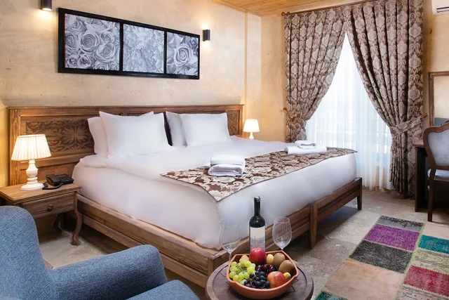 Stone, Superior, Twin Beds, Hot Tub، Cappadocia Pyramid Stone House 1/4