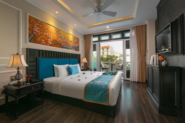 Suite, King and Twin Beds, Pool View, Balcony, Golden Holiday Hoi An Hotel 3/3