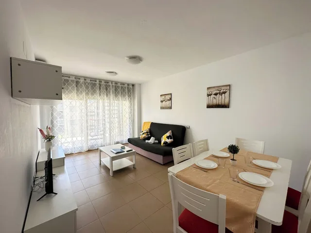 شقة أساسية بسريرين منفصلين بشرفة بغرفتي نوم مع أريكة، Apartamentos Alcocebre Suites 3000 3/10