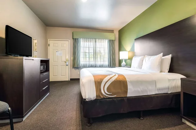 غرفة بسرير كينج، Quality Inn & Suites Bainbridge Island 2/5