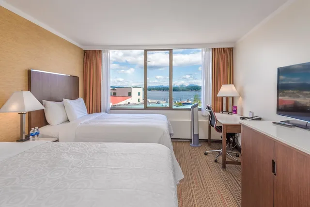 Coast, Tower, Comfort, 2 Queen Beds، Coast Discovery Inn and Marina 1/3