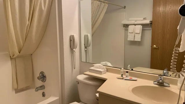 غرفة بسرير كينج، Fairbridge Inn & Suites Miles City 7/7