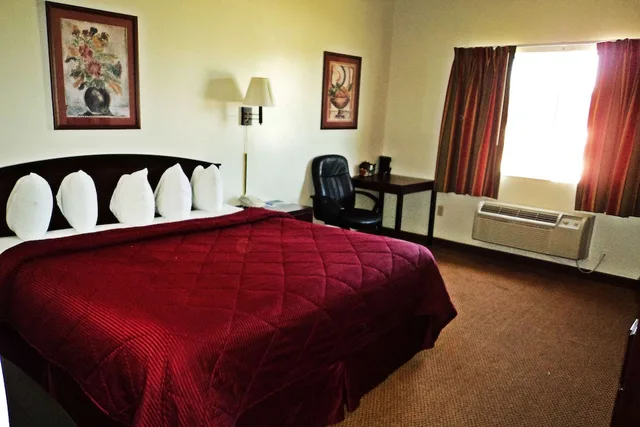 جناح بسرير كينج، Travelodge by Wyndham Carlsbad NM 1/3